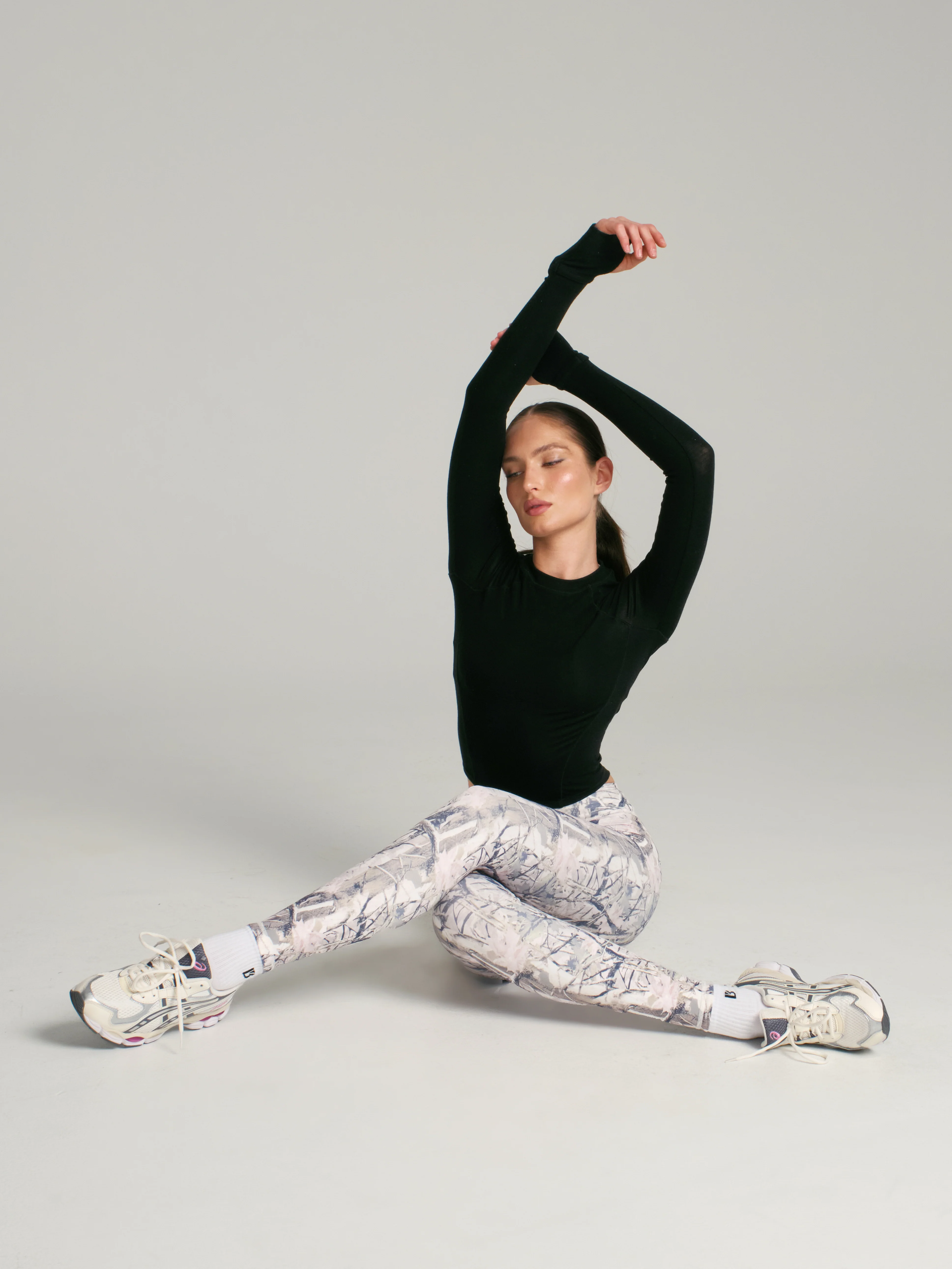 Base Layer Long Sleeve Waist Top - Onyx Black - Image 4