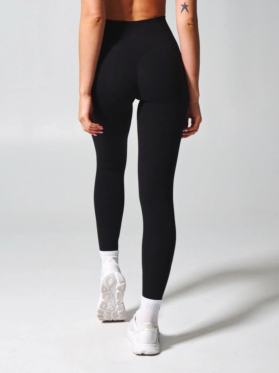 Contour Pocket Legging - Onyx Black - Image 5