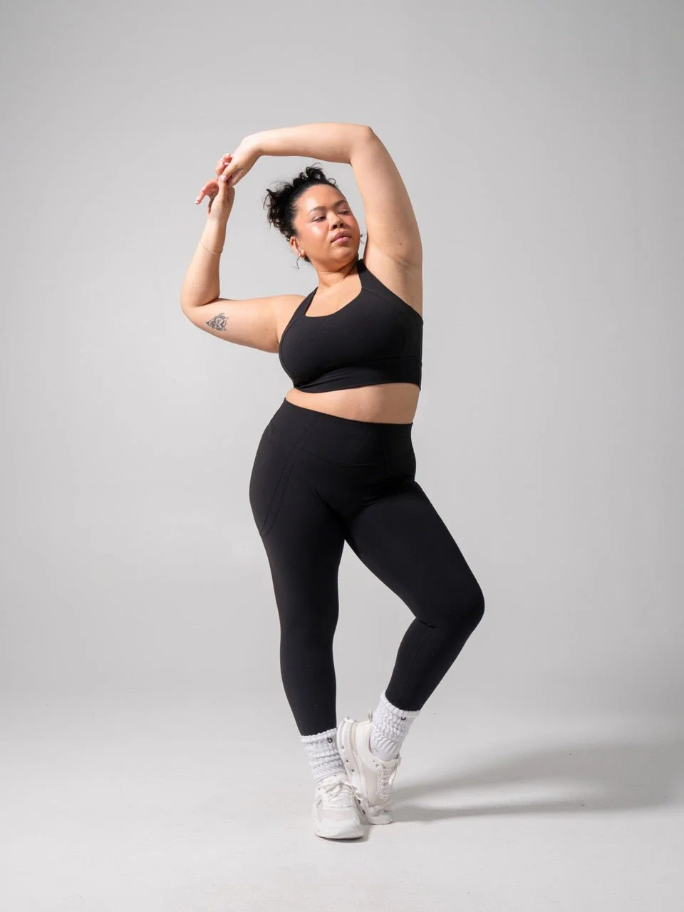 Nubre Twilight Sports Bra - Onyx Black - Image 2