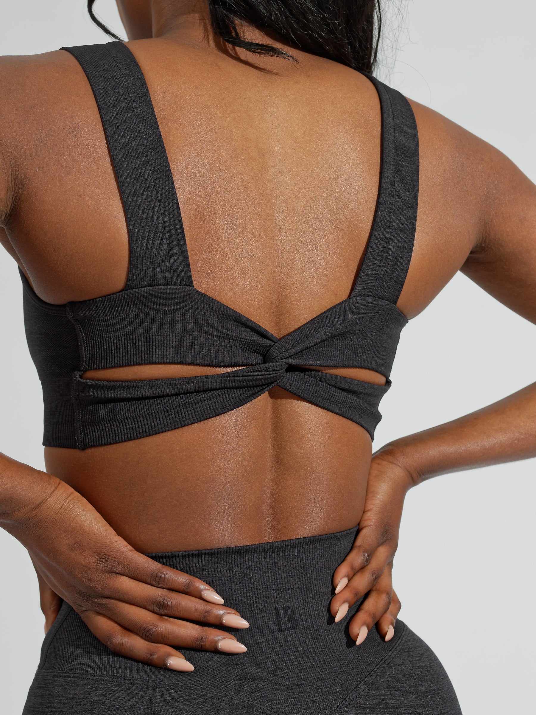 Synergy Seamless Sports Bra - Charcoal - Image 3