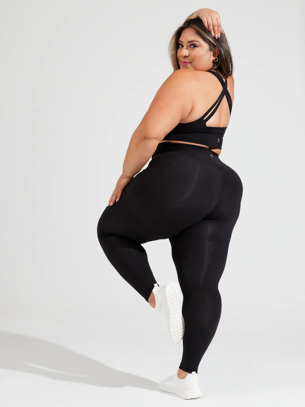 Rosa Sports Bra - Onyx Black - Image 9