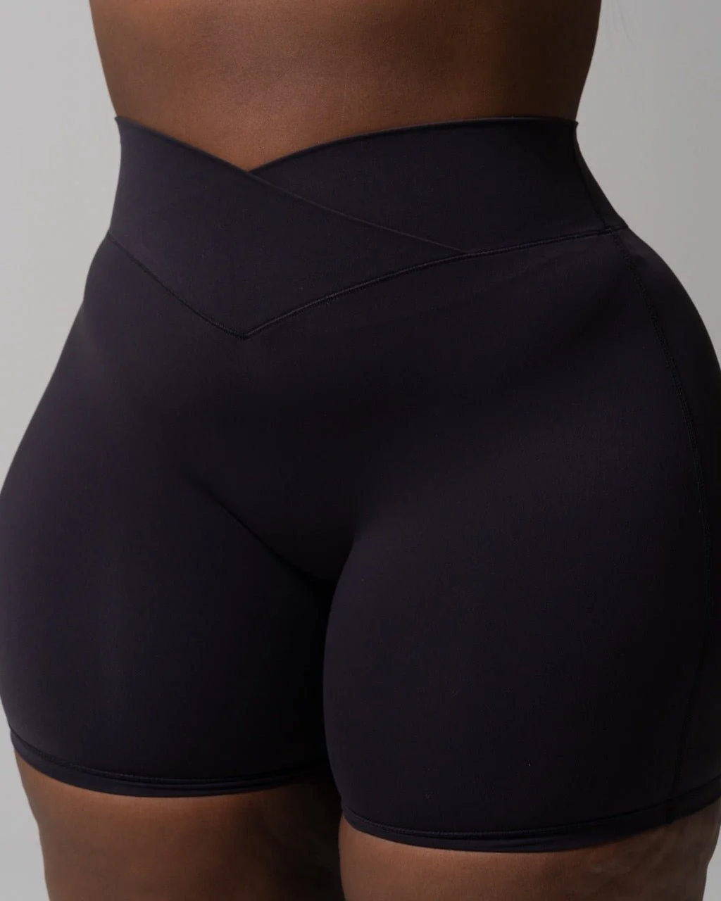 Siren Scrunch Short 7" - Onyx Black - Image 9