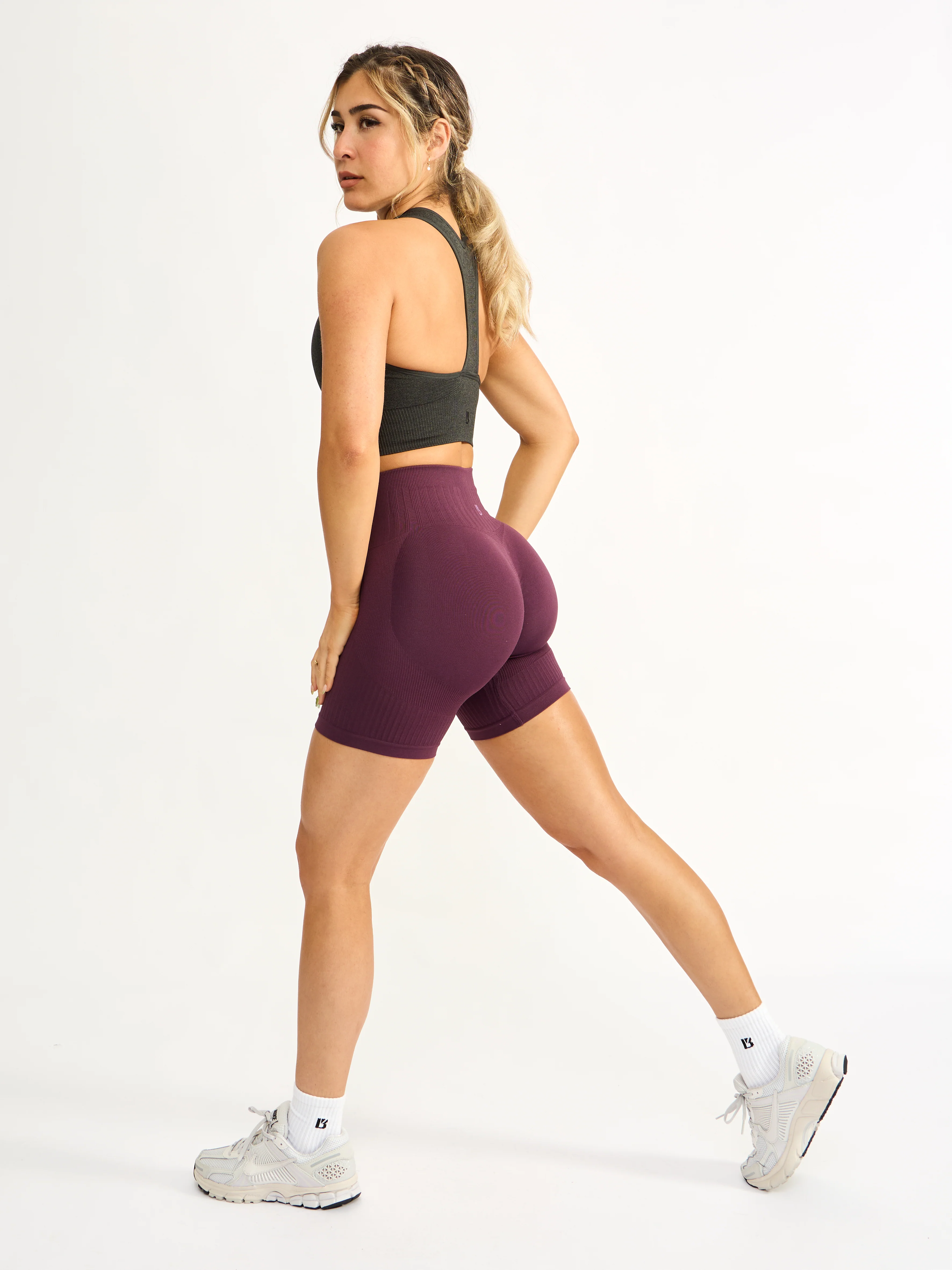 Sphynx Seamless Sports Bra - Charcoal - Image 4