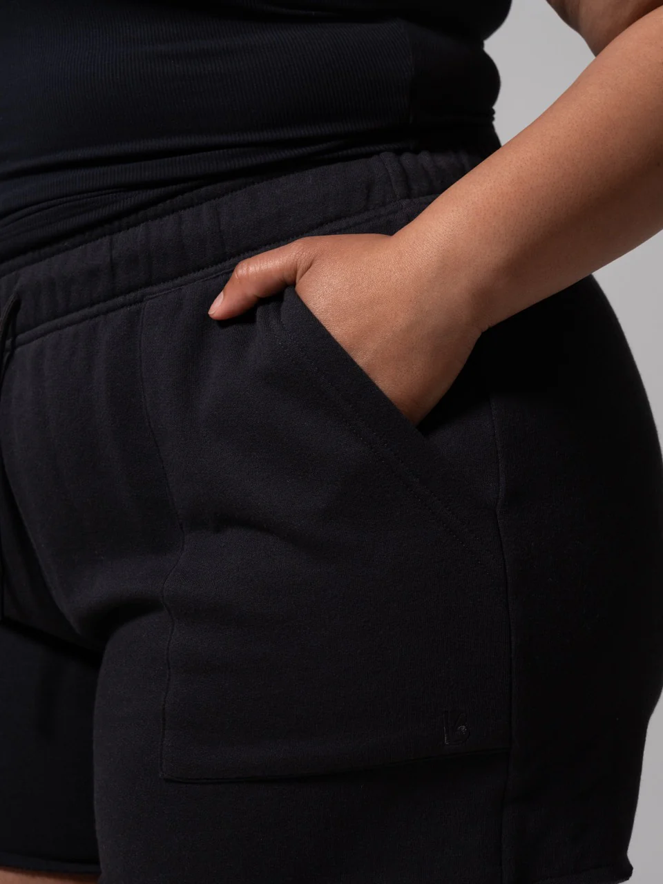 Threads Short - Onyx Black - Image 4